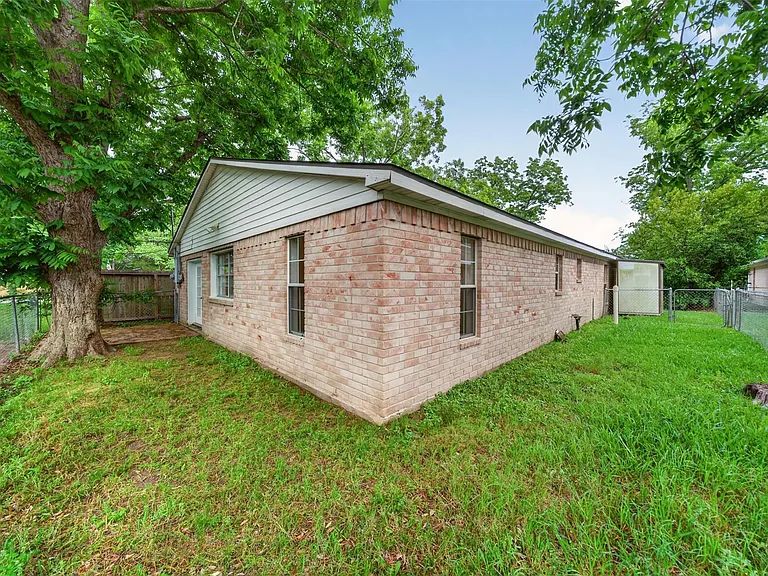 418 Texas St — Photo 30