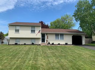 4746 Stonehurst Rd, Liverpool, NY 13090