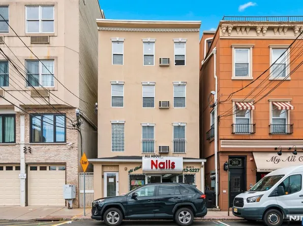 258 Old River Rd, Edgewater, NJ 07020