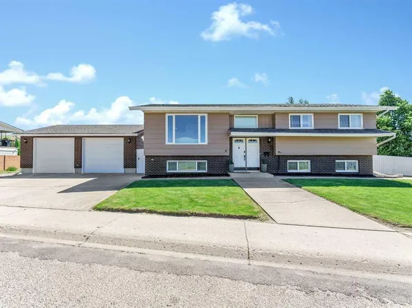 8 W Corbitt Way SE, Medicine Hat, AB T1B 1V2