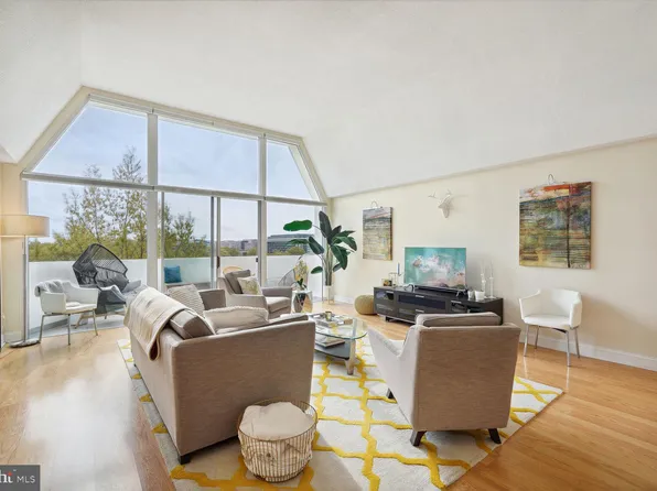 700 7th St SW APT 809, Washington, DC 20024