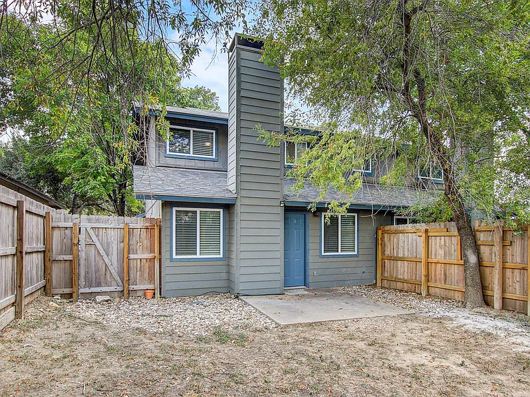 2414 Burleson Ct #B — Photo 21