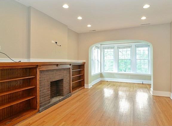 4th image of 4219 N Leavitt St #2