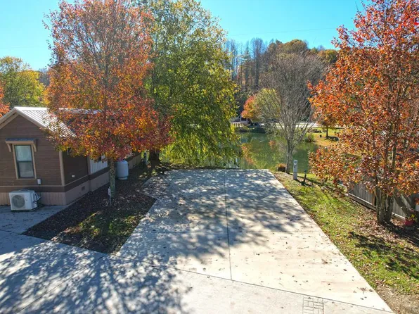 20 Mountain Meadows Cir, Morganton, GA 30560