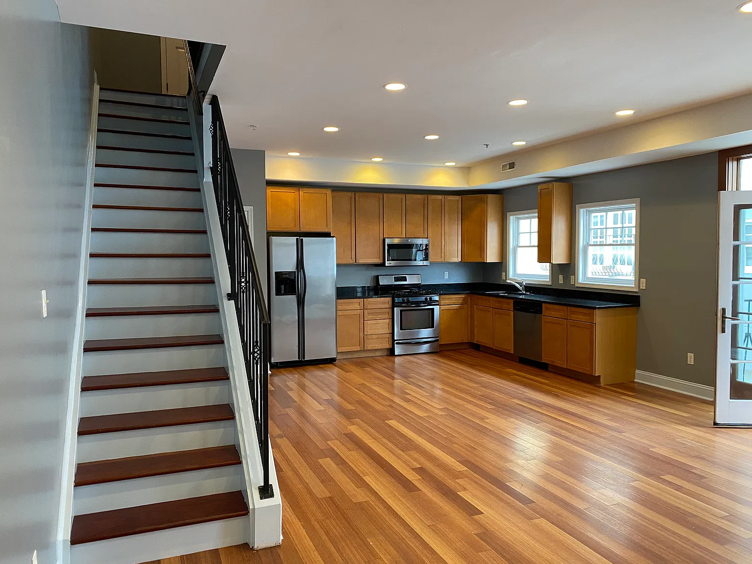 1208 Light St — Photo 1