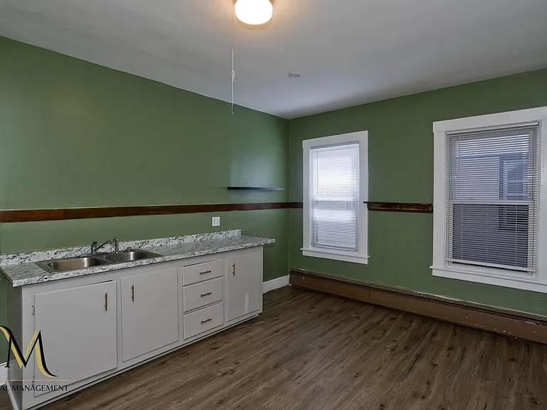 61 Hill St — Photo 34