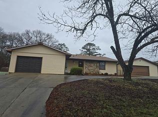 100 Hickory Gln, Centerville, GA 31028