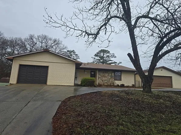 100 Hickory Gln, Centerville, GA 31028