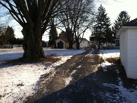 4th image of 256 Hughes St