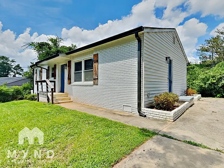 60 Finch Dr SE — Photo 2