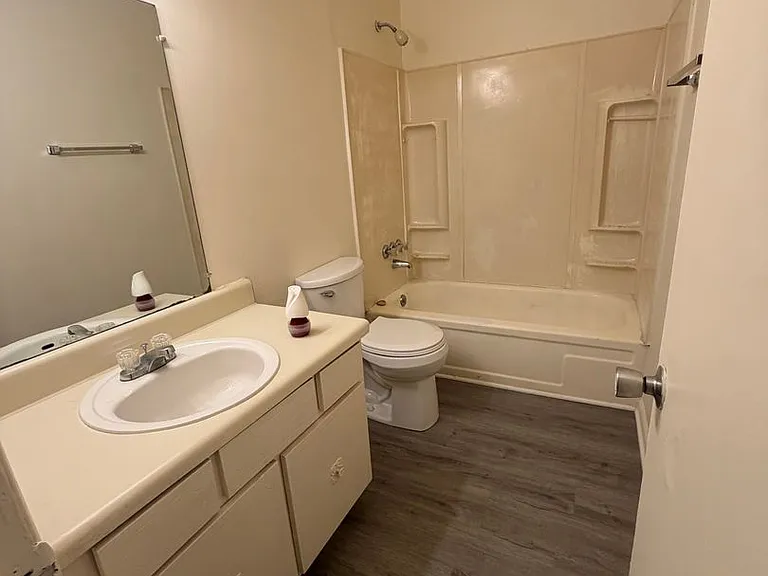 702 Farmhurst Dr #N — Photo 15
