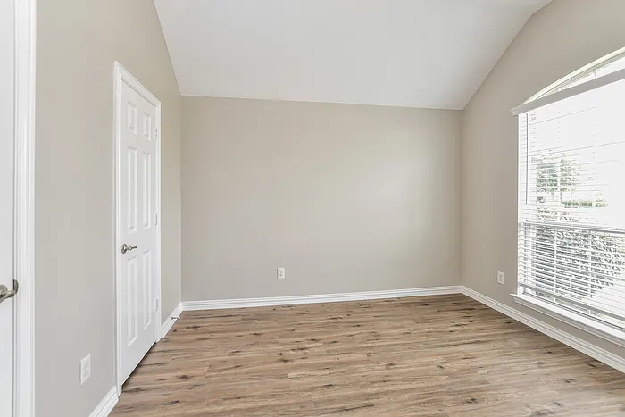 610 Fox Glen Dr — Photo 13