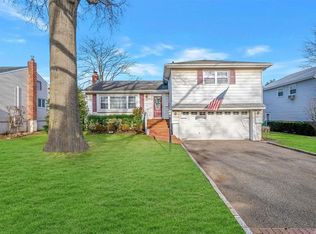 59 Pell Ter, Garden City, NY 11530