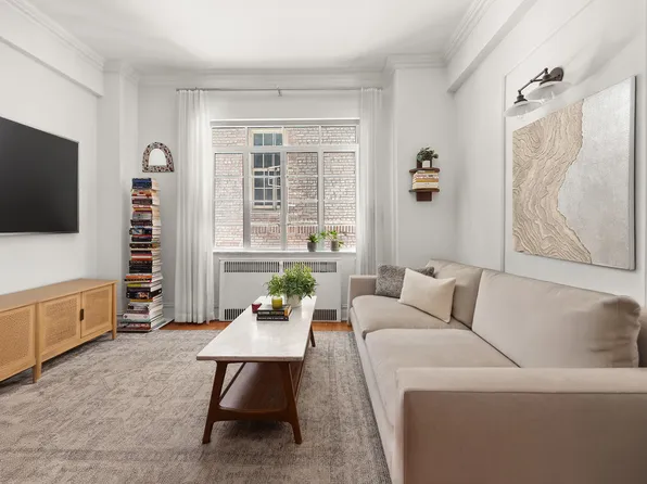 118 8th Avenue image 2 of 6