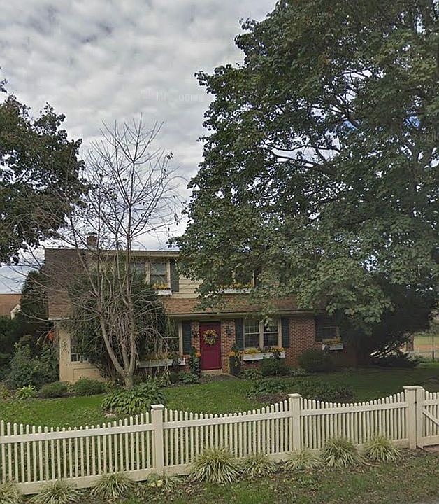 2nd image of 255 Harristown Rd