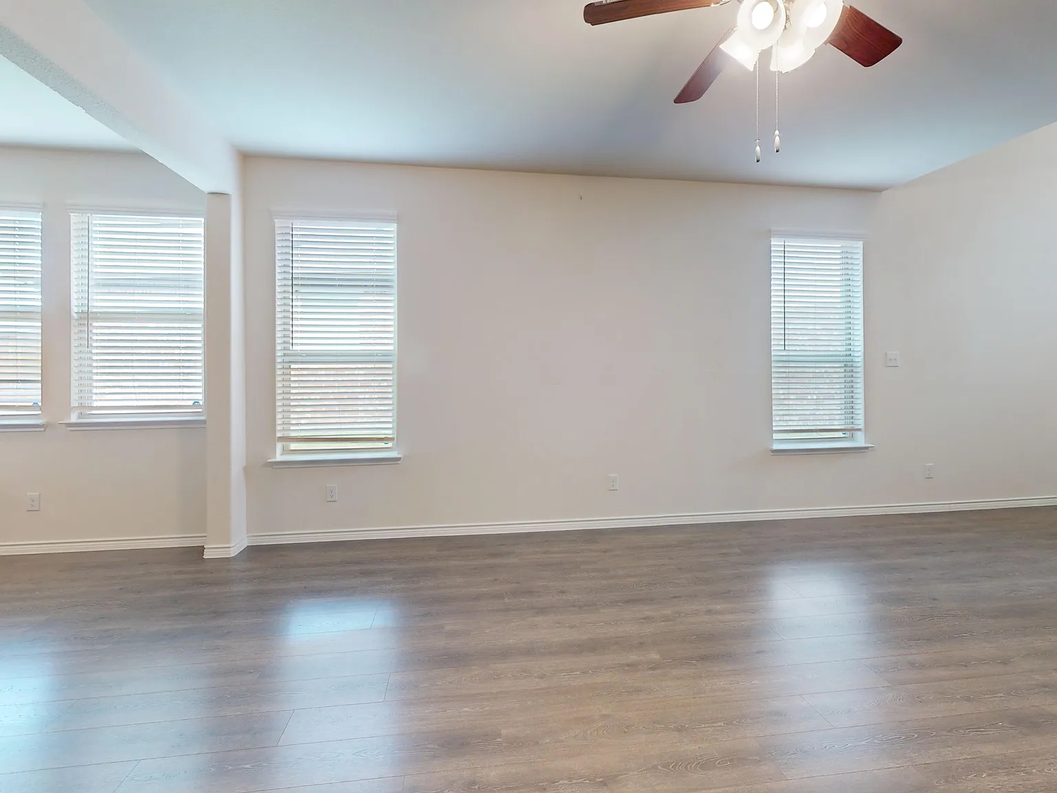 4 bed, 3.5 bath, 2602 sqft, $2,600 — Photo 3