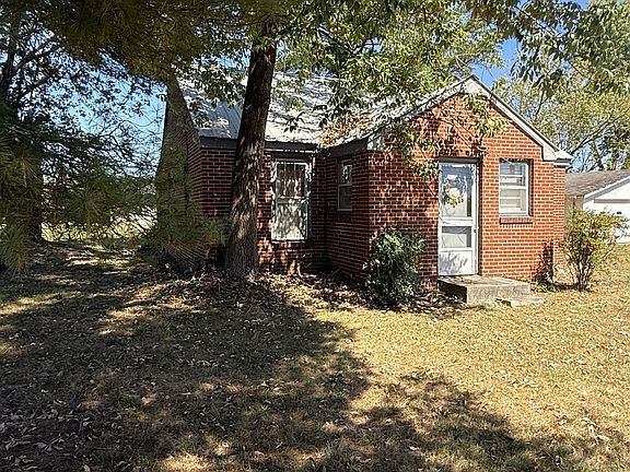 3rd image of 180 Old Post Rd