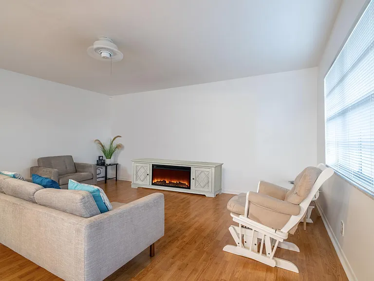 313 Burgundy Ave #G — Photo 6