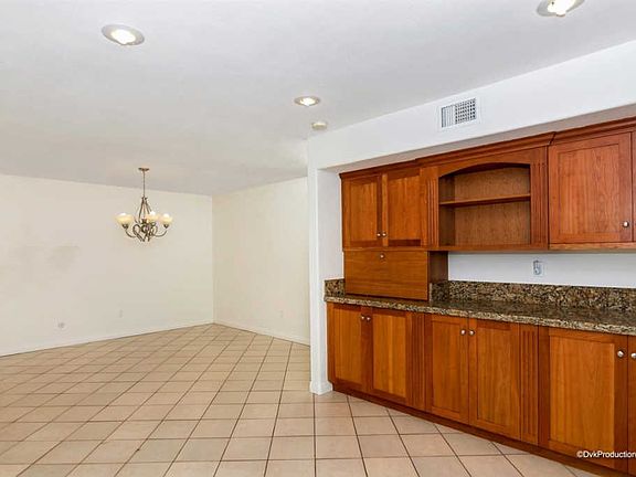 4th image of 4382 Bayberry Ct