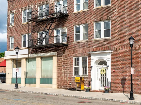 4 Provost Sq #6, Caldwell, NJ 07006