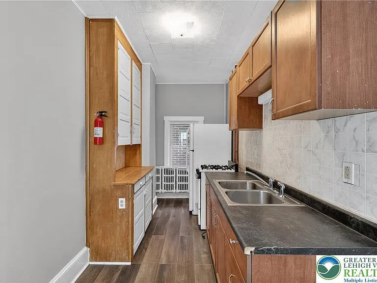 265-267 E Bertsch St #2 — Photo 7