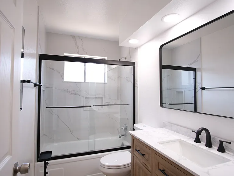 121 Eula Dr — Photo 3