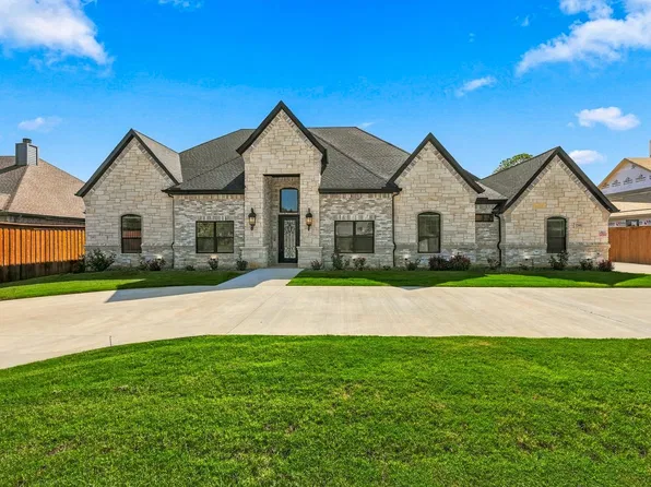 5200 Waterview Dr, Arlington, TX 76016