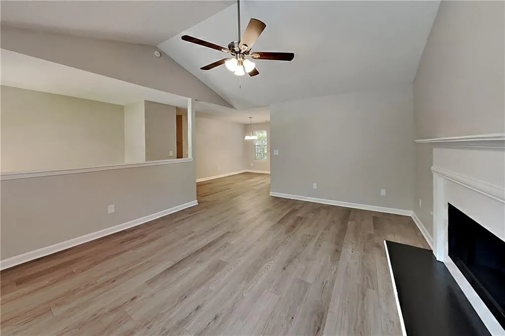 4 bed, 3.0 bath, 1889 sqft, $2,250 — Photo 2