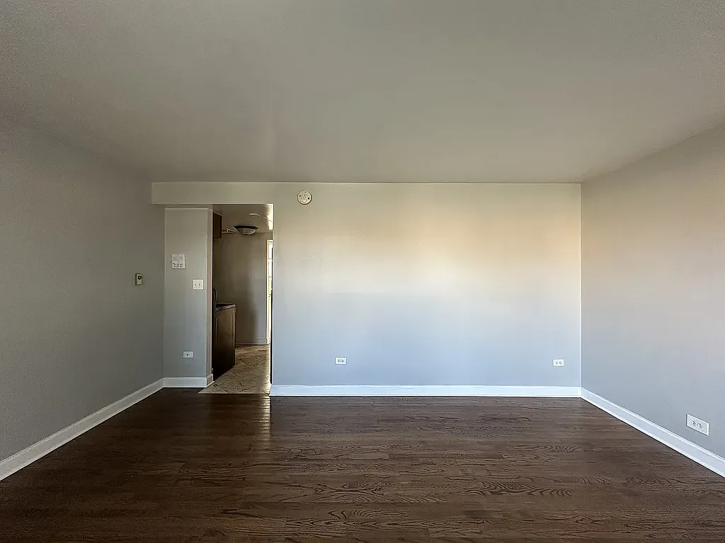 2 bed, 950 sqft, $1,950 — Photo 3