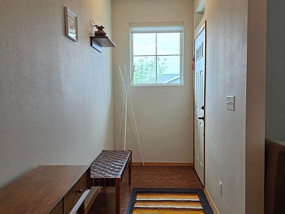 4th image of 20256 Hillsong Pl NE