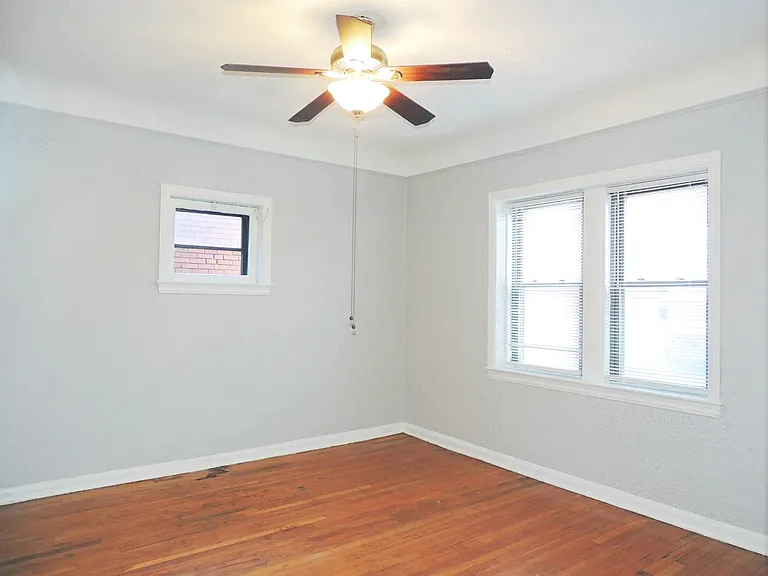 Lee-Yorkshire Apartments — Photo 6