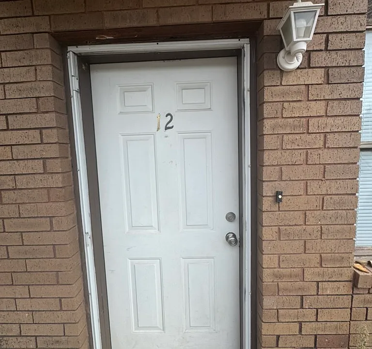 305 W Pleasant Valley Rd