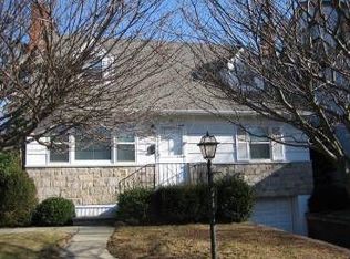 16 Webster Rd, Scarsdale, NY 10583