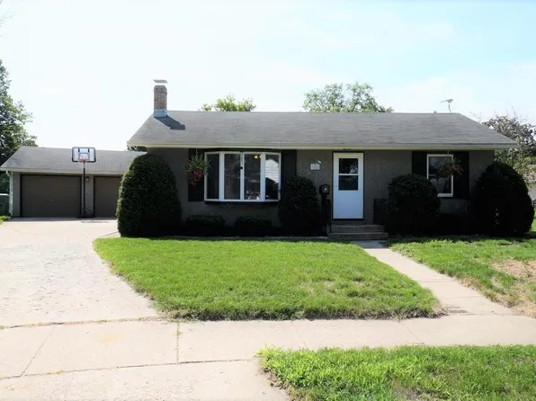 5 Bird Cir, Charles City, IA 50616