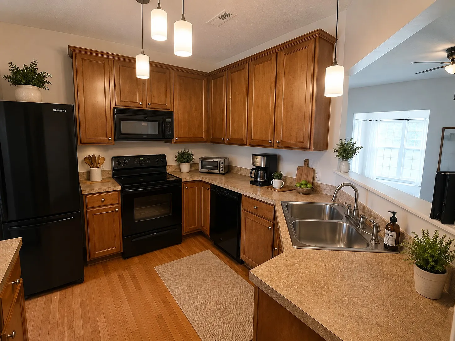4 bed, 2.5 bath, 1762 sqft, $2,295 — Photo 3