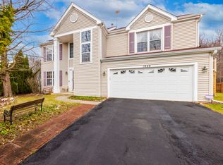 1820 Cambridge Dr, Carpentersville, IL 60110
