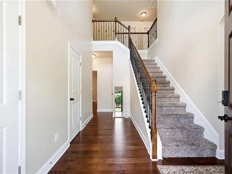 1268 Mitford Ln — Photo 4