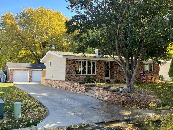 720 8th St NW, Willmar, MN 56201