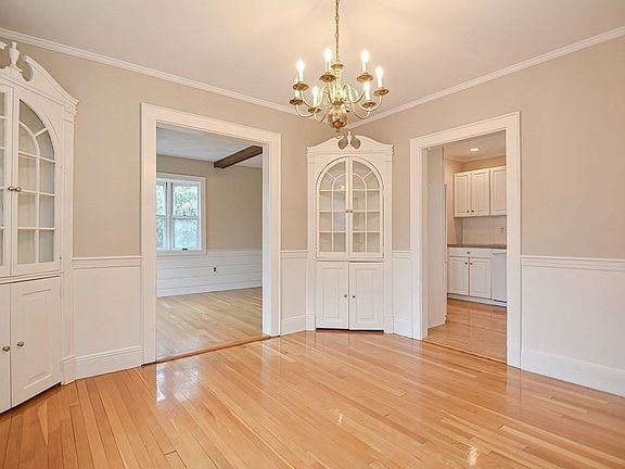 4th image of 22 Dayton Ave