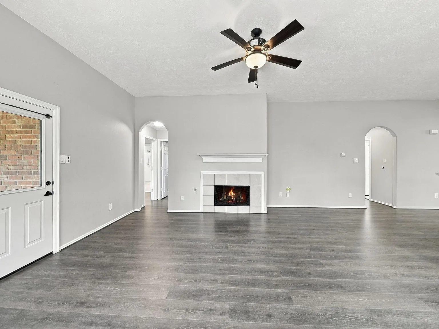 4 bed, 2.0 bath, 1989 sqft, $2,750 — Photo 2