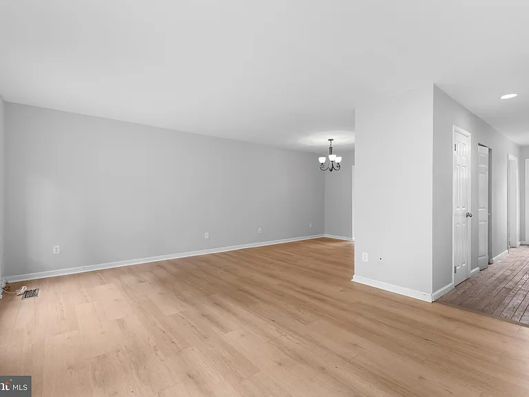 2813 Cambridge Dr — Photo 11