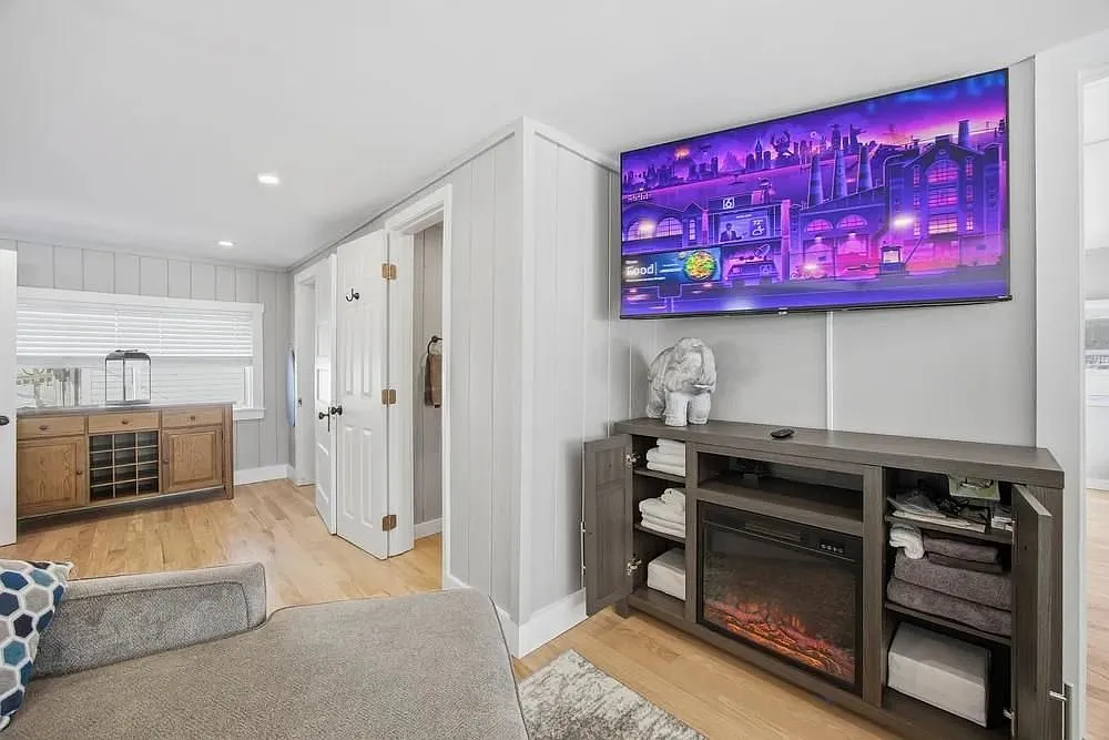 3 bed, 2.0 bath, 3224 sqft, $6,000 — Photo 1