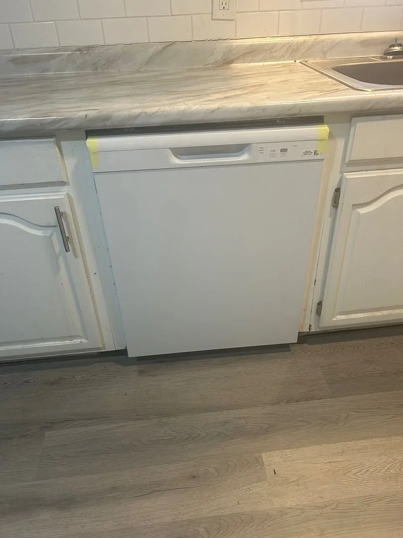 Charming 3-Bedroom Single Family Property in Prime Location — Photo 4