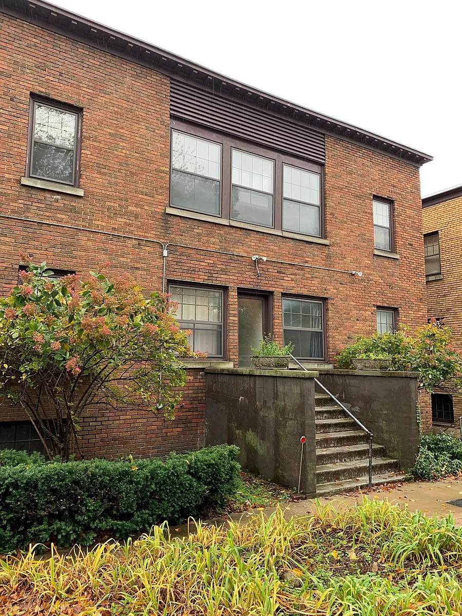 Building Photo - 933 Wealthy St SE #1