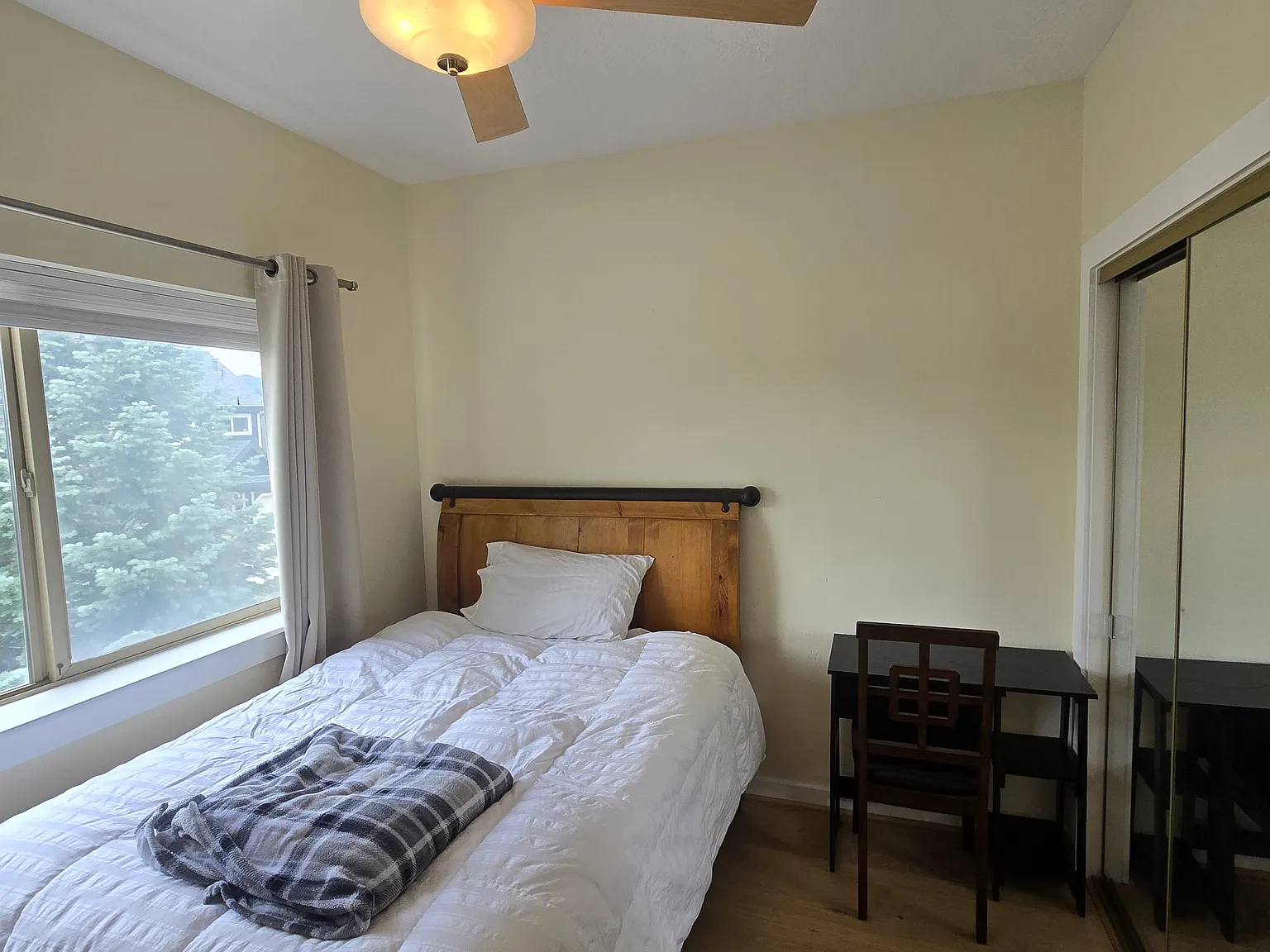 2 bed, 1000 sqft, $1,600 — Photo 3