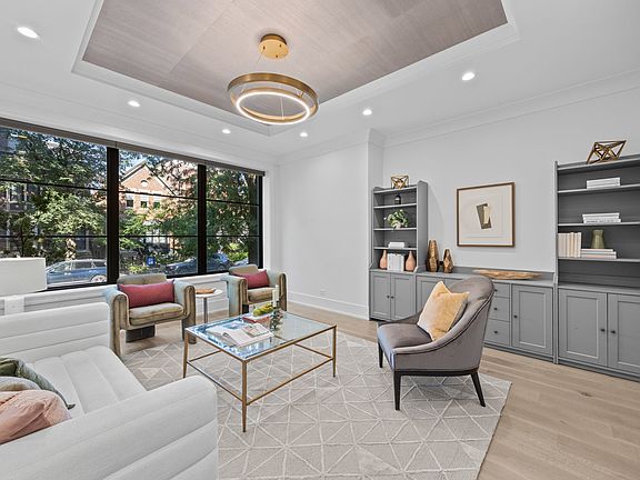 4th image of 2541 N Wayne Ave #1S