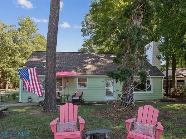 679 Shore Dr, Hartfield, VA 23071