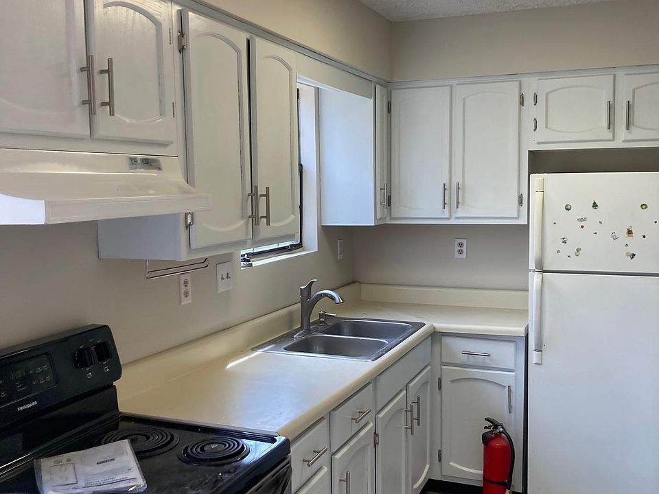 1st image of 4913 Maccorkle Ave SE #4913