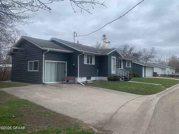 3rd image of 308 W 1st Ave N