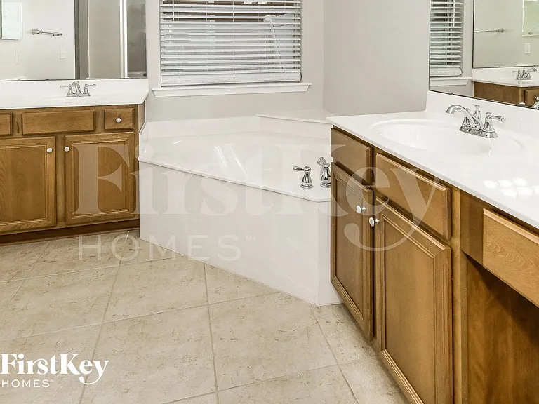 664 Porta Rosa Cir — Photo 11